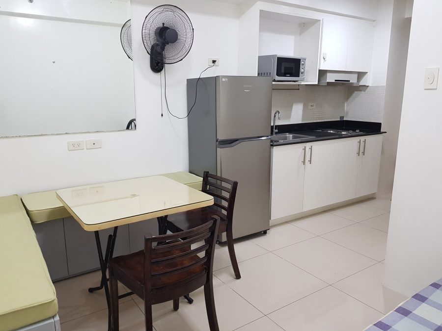 For Sale : 1 Bedroom Unit with Balcony in Breeze Residences Pasay — 2