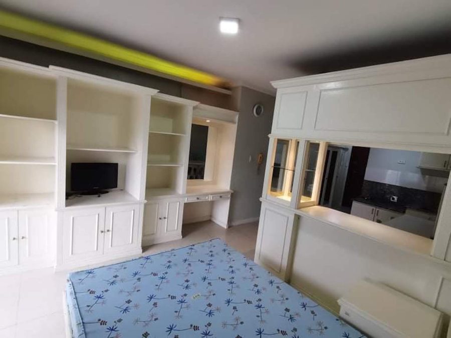 Studio Unit with Balcony Crowne Bay Tower