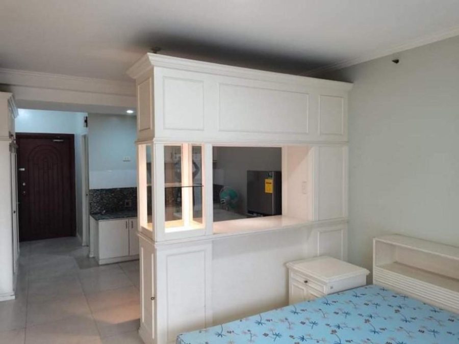 Studio Unit with Balcony Crowne Bay Tower — 3