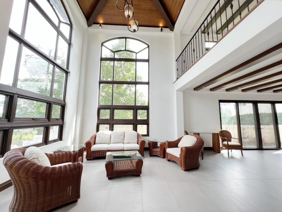 Double-height living room with tall arched windows